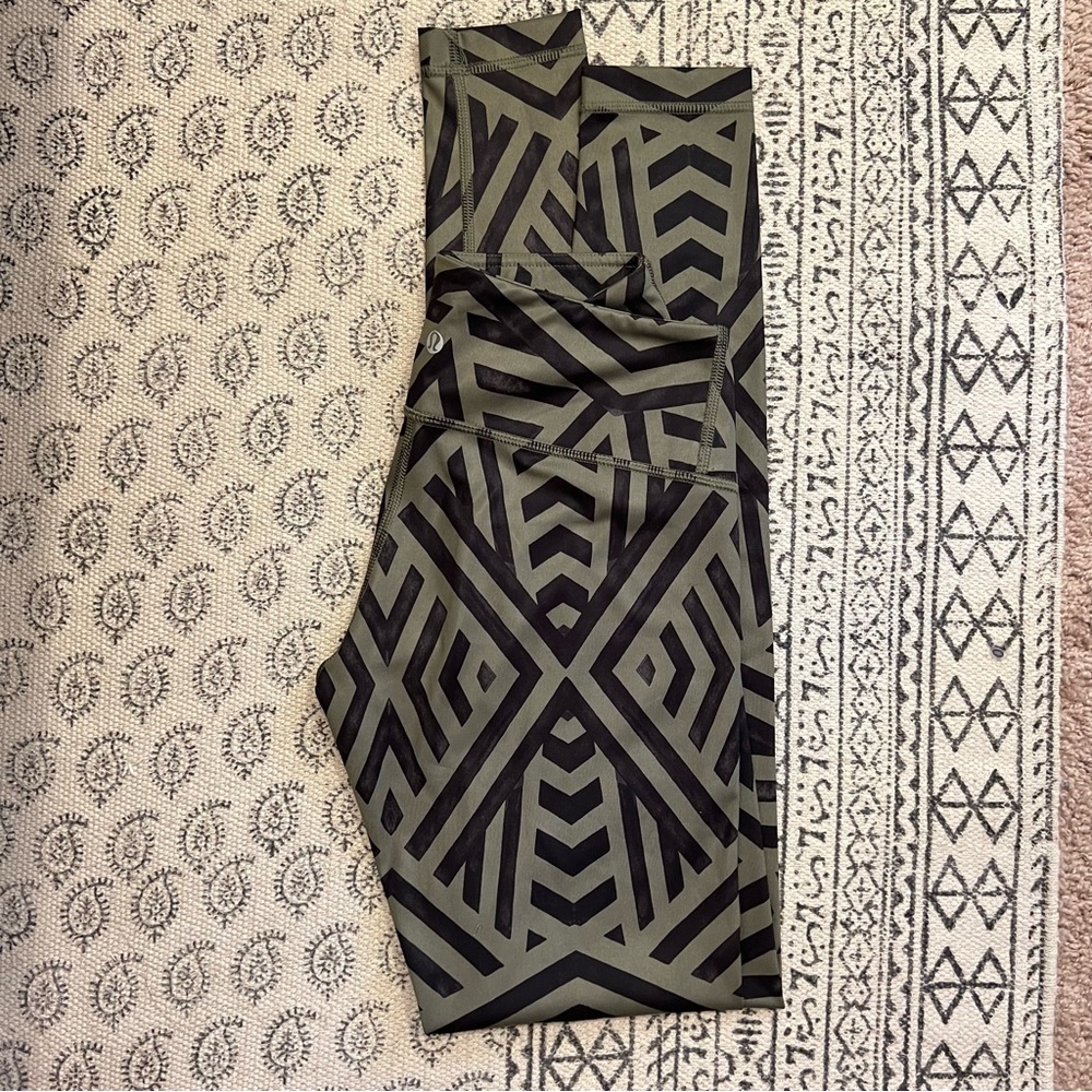 Size 4 lululemon Wunder Under Luxtreme